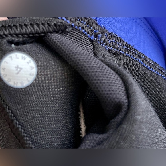 Lululemon Kick Serve Sweat Bra Black, Blazer Blue Size 4 EUC - Picture 6 of 6